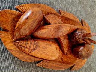 Centrotavola in legno intagliato