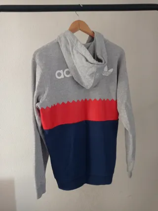 Sudadera Adidas gris, roja y azul