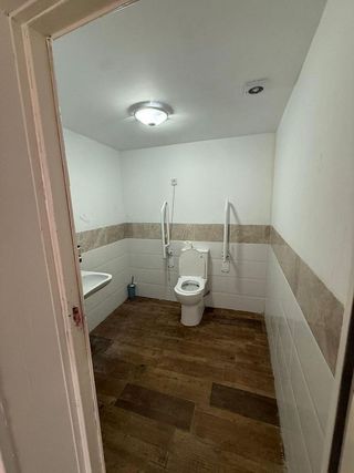 Local comercial en alquiler en Moscardó en Madrid