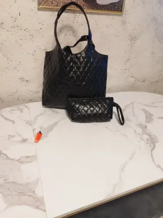 Bolso negro XL con neceser