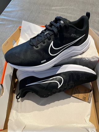 Zapatillas Nike Running Negras y Blancas