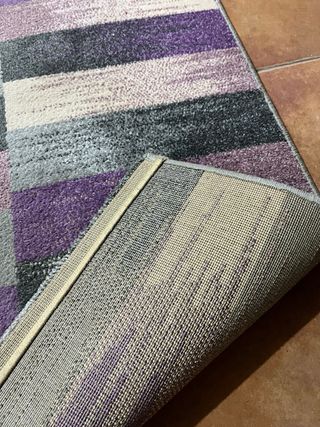 Alfombra moderna morada y gris
