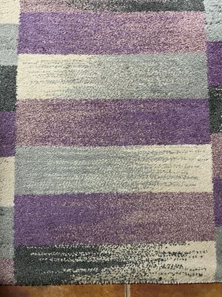 Alfombra moderna morada y gris