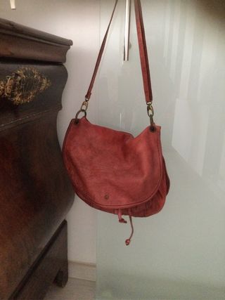 Bolso de piel granate