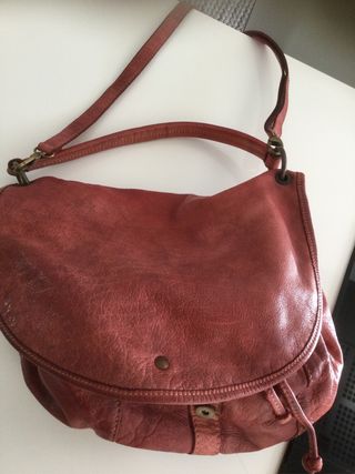 Bolso de piel granate