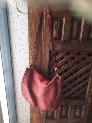 Bolso de piel granate