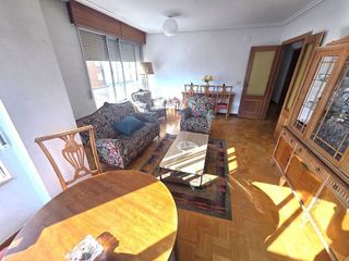Piso en venta en Plaza España - Villa Pilar - Reyes Católicos - Vadillos en Burgos