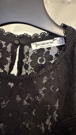 Top encaje Stradivarius negro Talla S