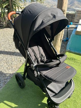Silla de paseo Kinderkraft negra casi sin uso