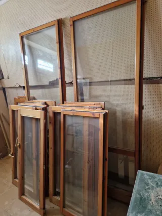 Puerta de madera maciza