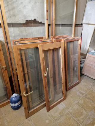 Puerta de madera maciza