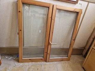 Puerta de madera maciza