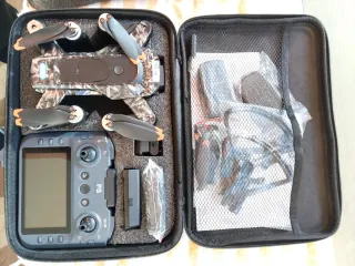 Dron con mando y accesorios