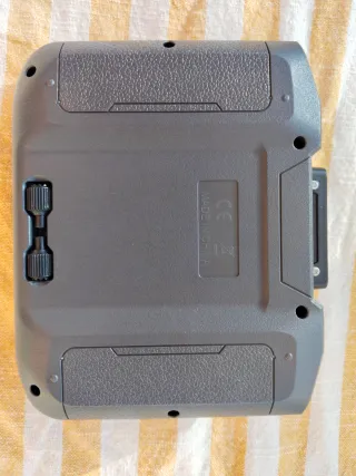 Dron con mando y accesorios