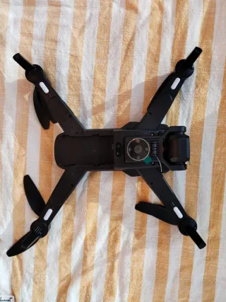 Dron con mando y accesorios