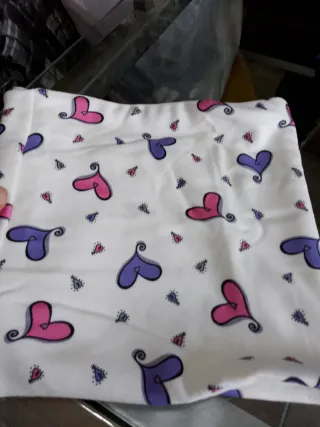 Scaldacollo bianco con cuori rosa e lilla