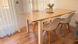 Mesa de comedor moderna