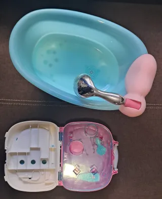 Bañera muñecas Baby Born y botiquín Nenuco(regalo)
