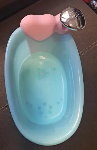 Bañera muñecas Baby Born y botiquín Nenuco(regalo)