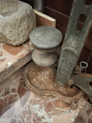 Embotelladora antigua de hierro fundido