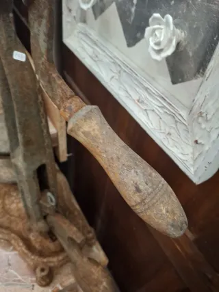 Embotelladora antigua de hierro fundido