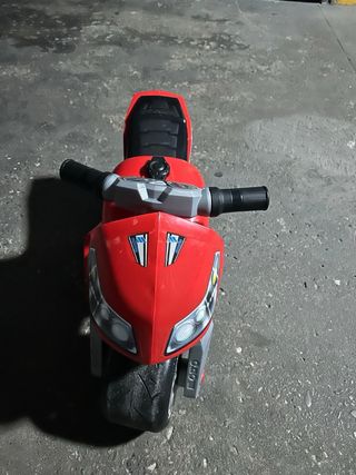 Moto infantil roja