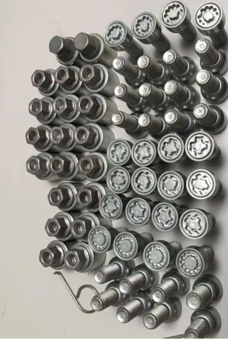 Se vende tornillos antirrobo VW GOLF MK7 AUDI SEAT