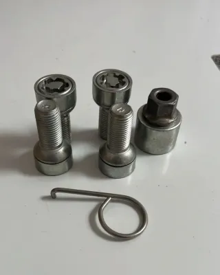 Se vende tornillos antirrobo VW GOLF MK7 AUDI SEAT