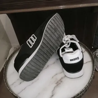 Zapatillas Mustang Negras y Blancas