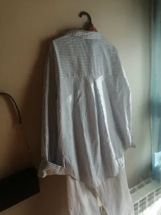 Camisa Zara rayas azules y blancas