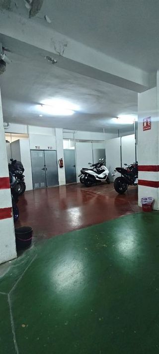 Garaje en venta en Carolinas Bajas en Alicante