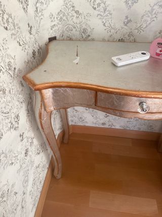 Aparador de madera y cristal. para restaurar