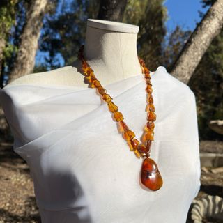 Collar de ámbar con colgante
