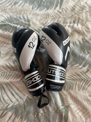 Guantes de boxeo Outshock negros