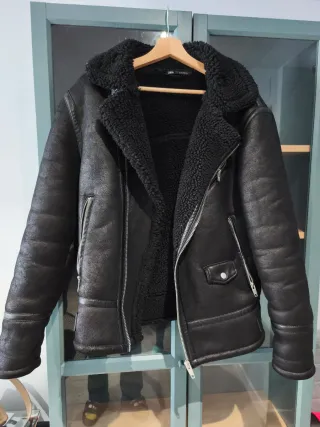 Chaqueta Zara borrego negra Talla M