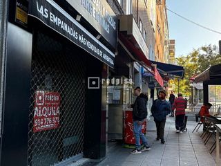Local comercial en alquiler en Numancia en Madrid