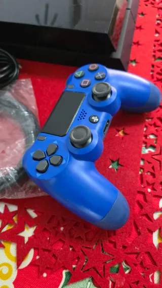 PS4 con 9 juegos y mando azul