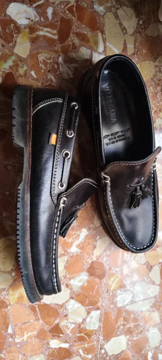 Elegante zapato náutico castellano con borlas.