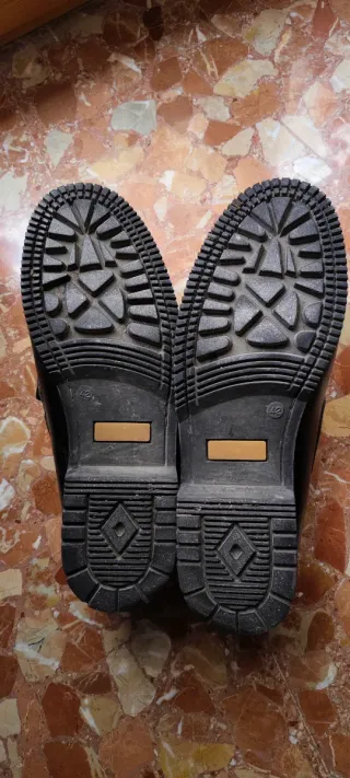 Elegante zapato náutico castellano con borlas.