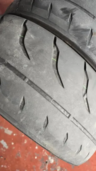 Toyo R888R Neumáticos