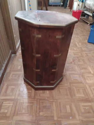 Baúl aparador de madera y metal