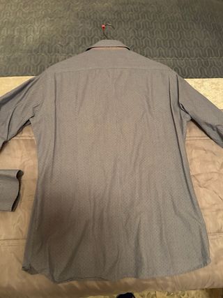 Camisa blanca talla 38 y camisa estampada talla XL