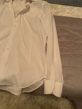 Camisa blanca talla 38 y camisa estampada talla XL