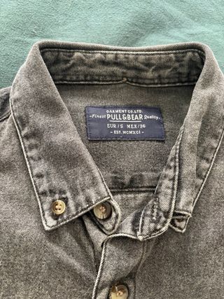 Camisa vaquera desgastada