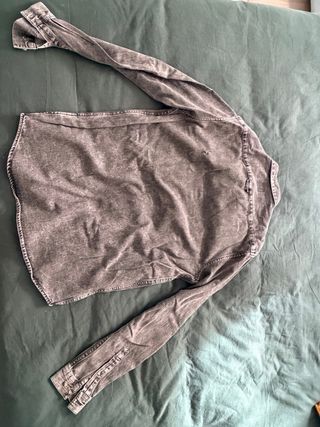 Camisa vaquera desgastada