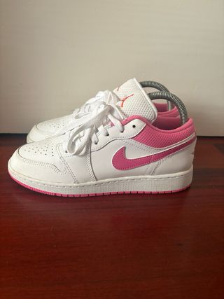 Tenis Nike Jordan Mujer Rosa y Blanco
