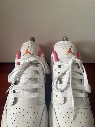 Tenis Nike Jordan Mujer Rosa y Blanco