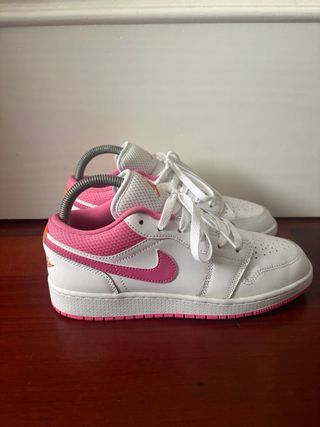 Tenis Nike Jordan Mujer Rosa y Blanco