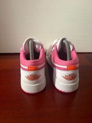 Tenis Nike Jordan Mujer Rosa y Blanco