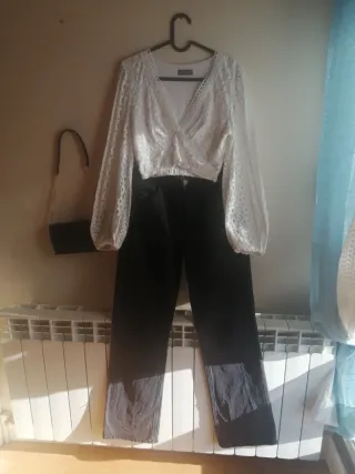 Vaquero recto Stradivarius y top blanco